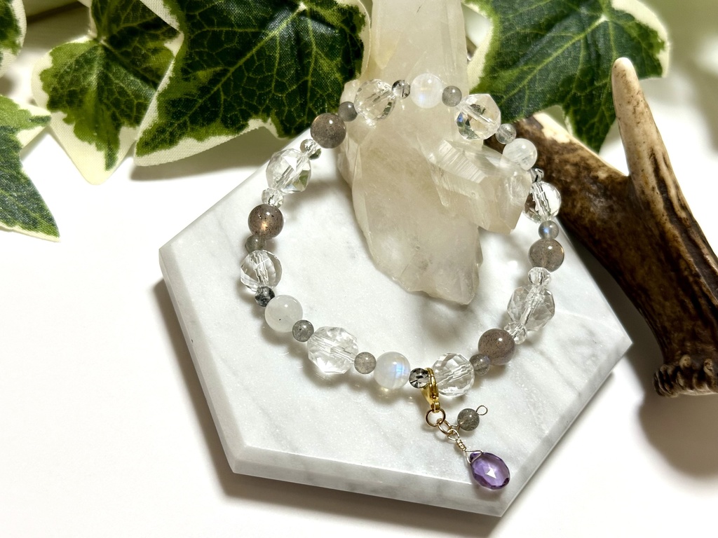 「 夜に溶ける星 」  ✯ 水晶 ラブラドライト ムーンストーン ブラックトルマリンインクォーツ etc/ 天然石ブレスレット パワーストーン 天然石アクセサリー