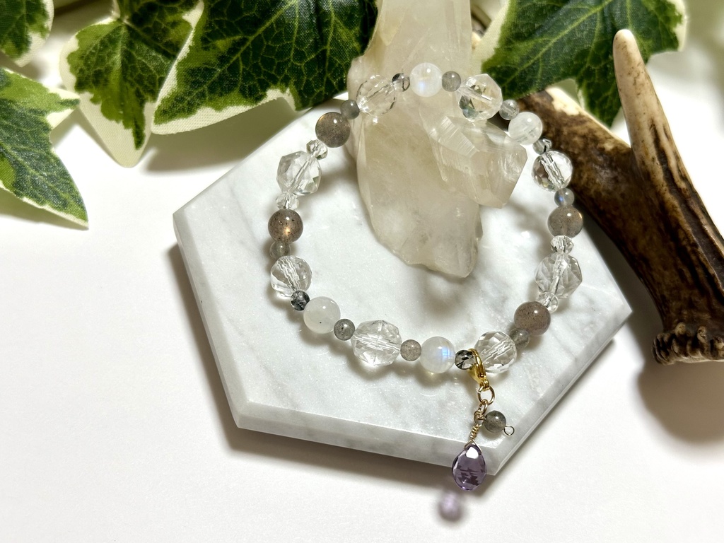 「 夜に溶ける星 」  ✯ 水晶 ラブラドライト ムーンストーン ブラックトルマリンインクォーツ etc/ 天然石ブレスレット パワーストーン 天然石アクセサリー