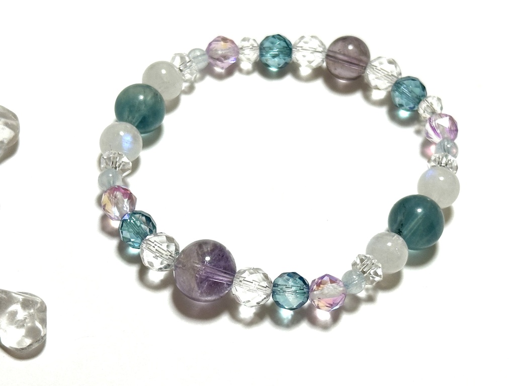 「 人魚姫の恋 」 ✯ アメジスト ムーンストーン ルナフラッシュ アクアオーラ フェザーインフローライトetc/ 天然石ブレスレット パワーストーン 天然石アクセサリー