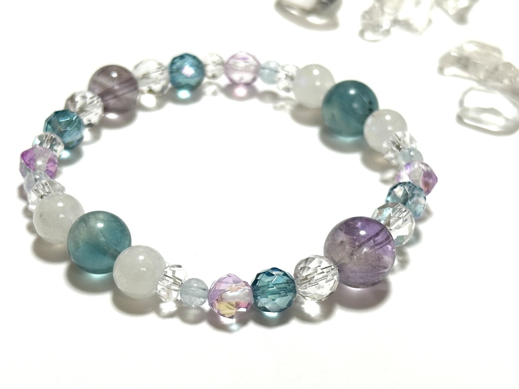 「 人魚姫の恋 」 ✯ アメジスト ムーンストーン ルナフラッシュ アクアオーラ フェザーインフローライトetc/ 天然石ブレスレット パワーストーン 天然石アクセサリー