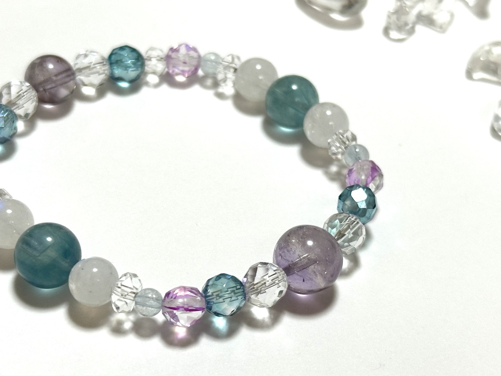 「 人魚姫の恋 」 ✯ アメジスト ムーンストーン ルナフラッシュ アクアオーラ フェザーインフローライトetc/ 天然石ブレスレット パワーストーン 天然石アクセサリー