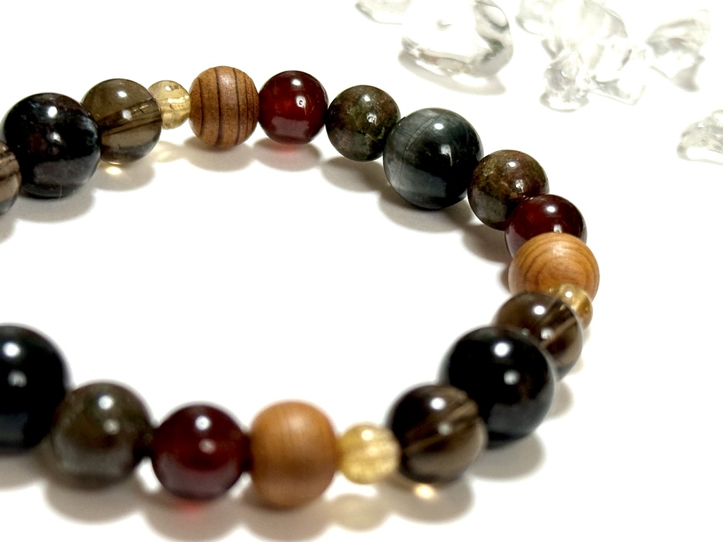 「 灰火の狼 」 ✯ イーグルアイ ヌーマイト オレンジガーネット 屋久杉 イエロートルマリン エクロジャイト etc/ 天然石ブレスレット パワーストーン 天然石アクセサリー