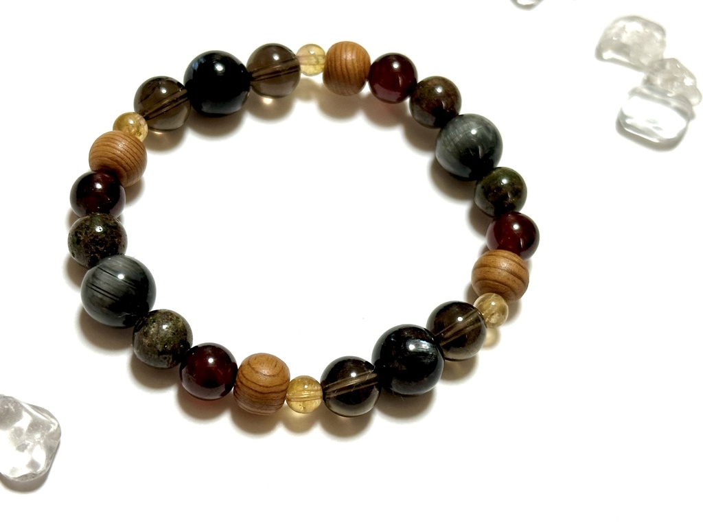 「 灰火の狼 」 ✯ イーグルアイ ヌーマイト オレンジガーネット 屋久杉 イエロートルマリン エクロジャイト etc/ 天然石ブレスレット パワーストーン 天然石アクセサリー