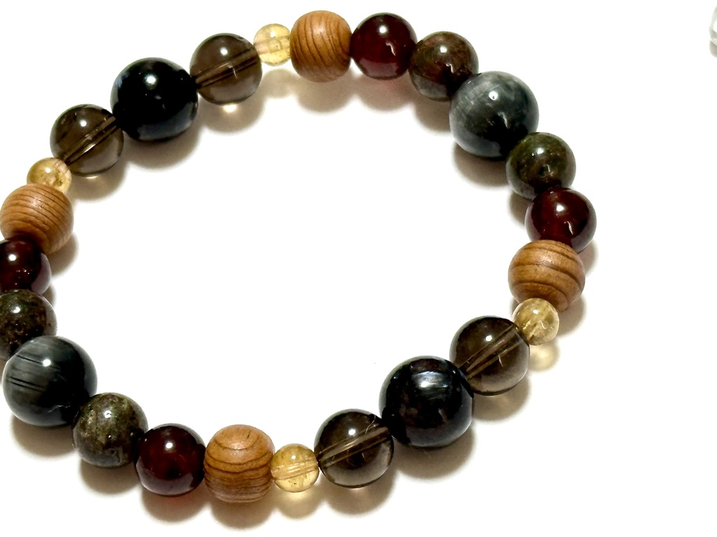 「 灰火の狼 」 ✯ イーグルアイ ヌーマイト オレンジガーネット 屋久杉 イエロートルマリン エクロジャイト etc/ 天然石ブレスレット パワーストーン 天然石アクセサリー