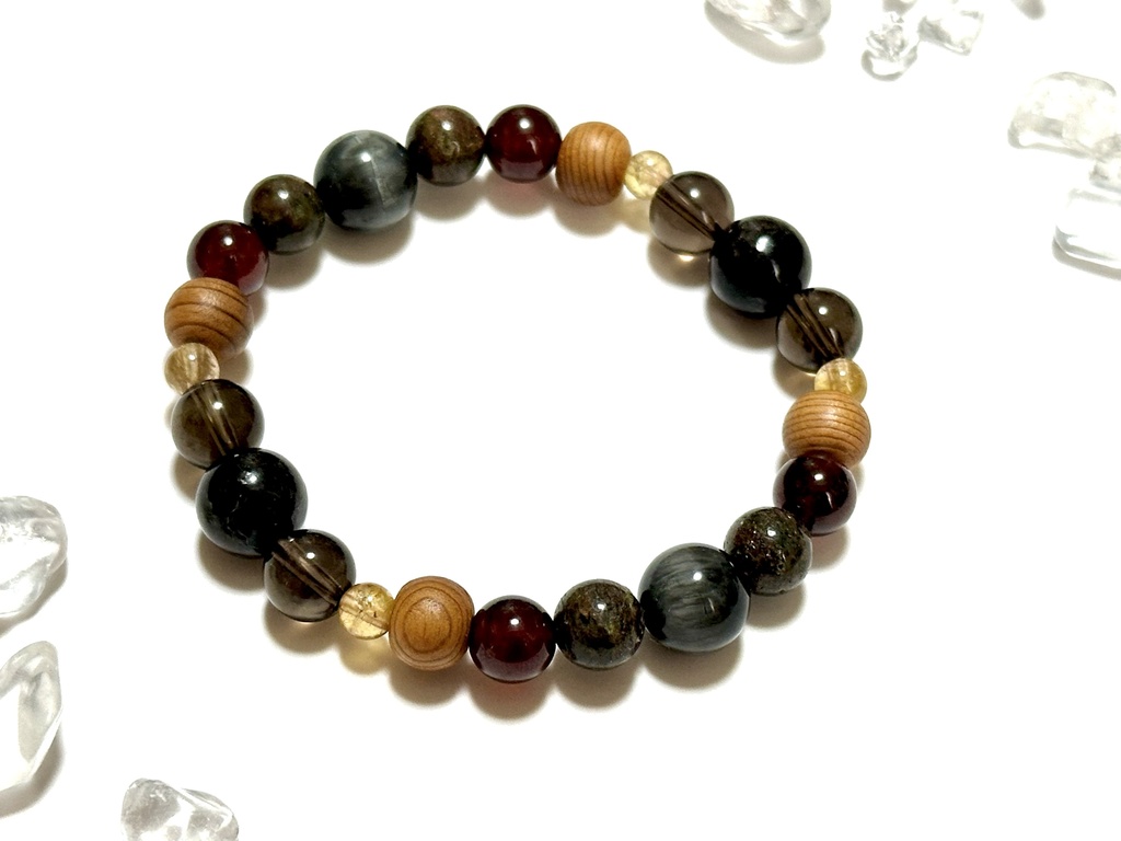 「 灰火の狼 」 ✯ イーグルアイ ヌーマイト オレンジガーネット 屋久杉 イエロートルマリン エクロジャイト etc/ 天然石ブレスレット パワーストーン 天然石アクセサリー