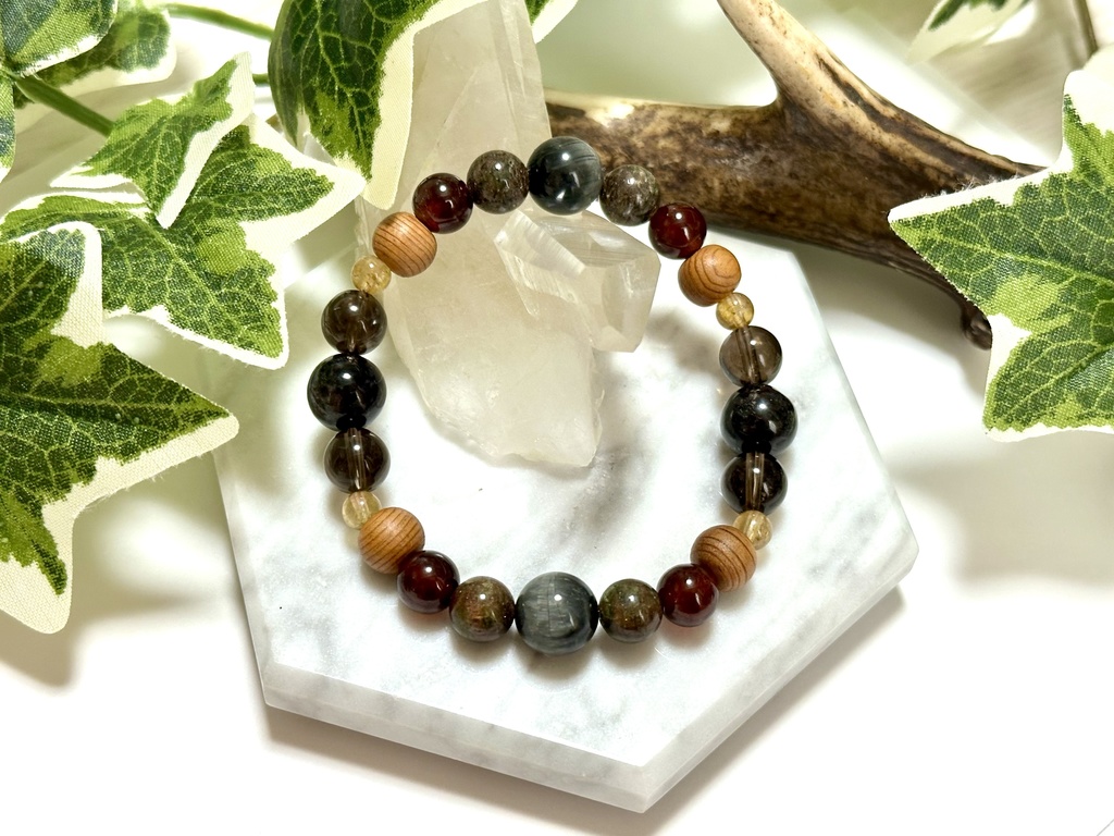 「 灰火の狼 」 ✯ イーグルアイ ヌーマイト オレンジガーネット 屋久杉 イエロートルマリン エクロジャイト etc/ 天然石ブレスレット パワーストーン 天然石アクセサリー