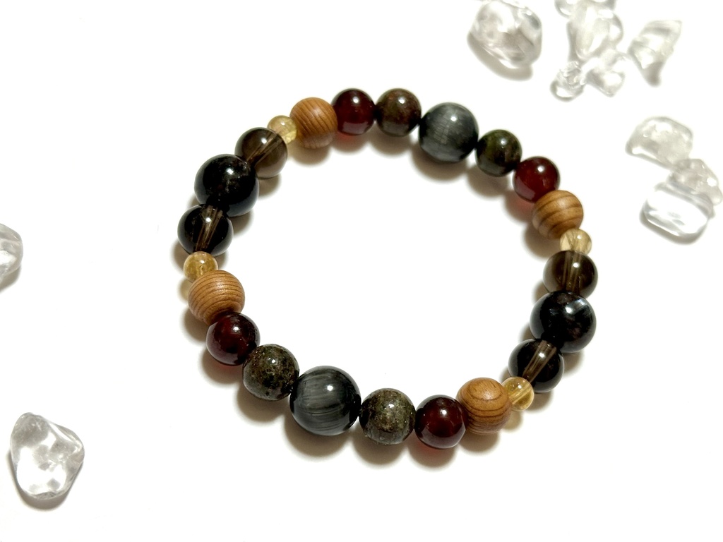 「 灰火の狼 」 ✯ イーグルアイ ヌーマイト オレンジガーネット 屋久杉 イエロートルマリン エクロジャイト etc/ 天然石ブレスレット パワーストーン 天然石アクセサリー