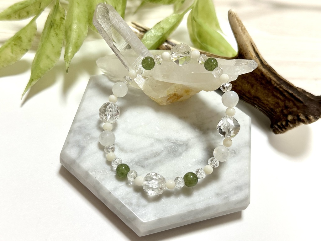 「 銀木犀 」 ✯ 水晶 ホワイトコーラル ムーンストーン グリーンアパタイト / 天然石ブレスレット パワーストーン 天然石アクセサリー