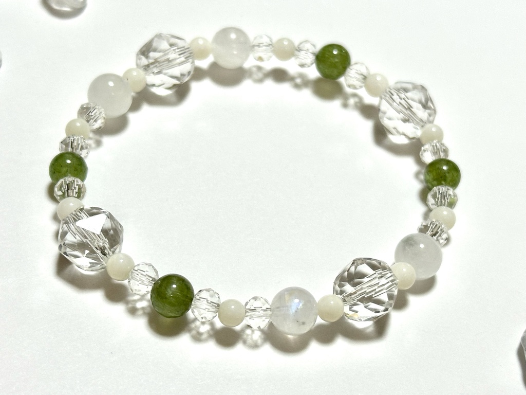 「 銀木犀 」 ✯ 水晶 ホワイトコーラル ムーンストーン グリーンアパタイト / 天然石ブレスレット パワーストーン 天然石アクセサリー