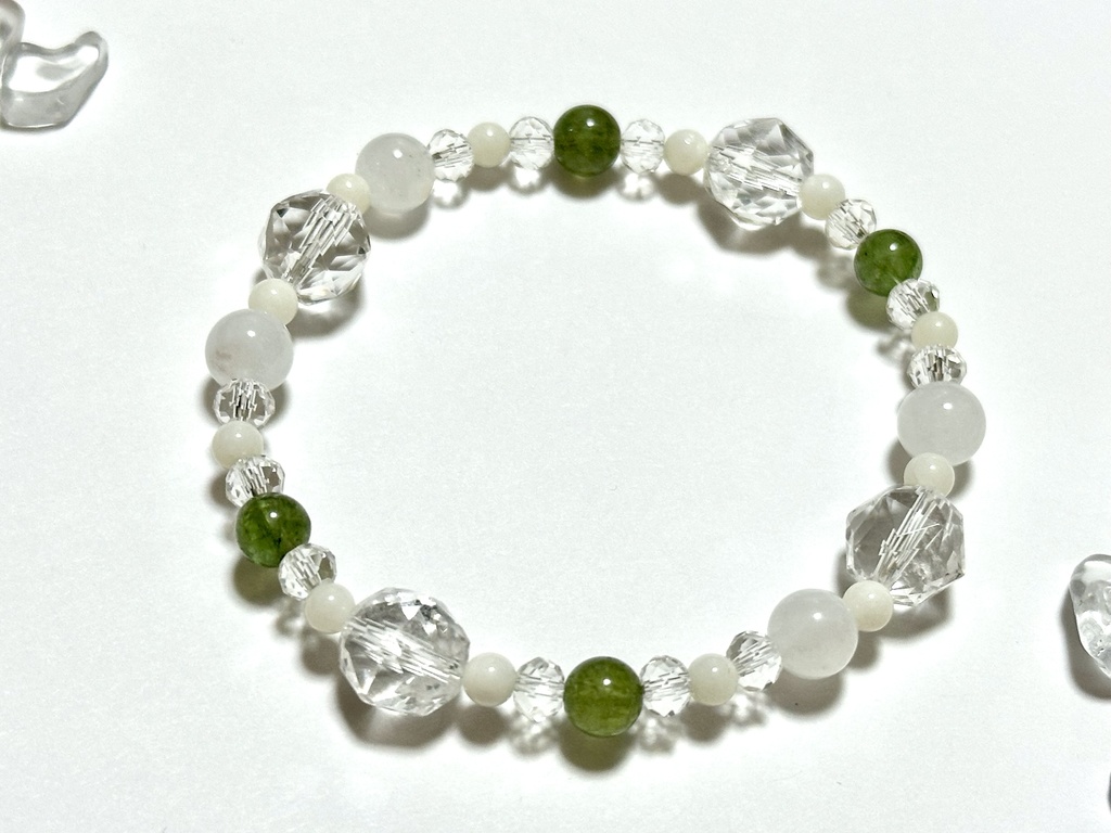 「 銀木犀 」 ✯ 水晶 ホワイトコーラル ムーンストーン グリーンアパタイト / 天然石ブレスレット パワーストーン 天然石アクセサリー