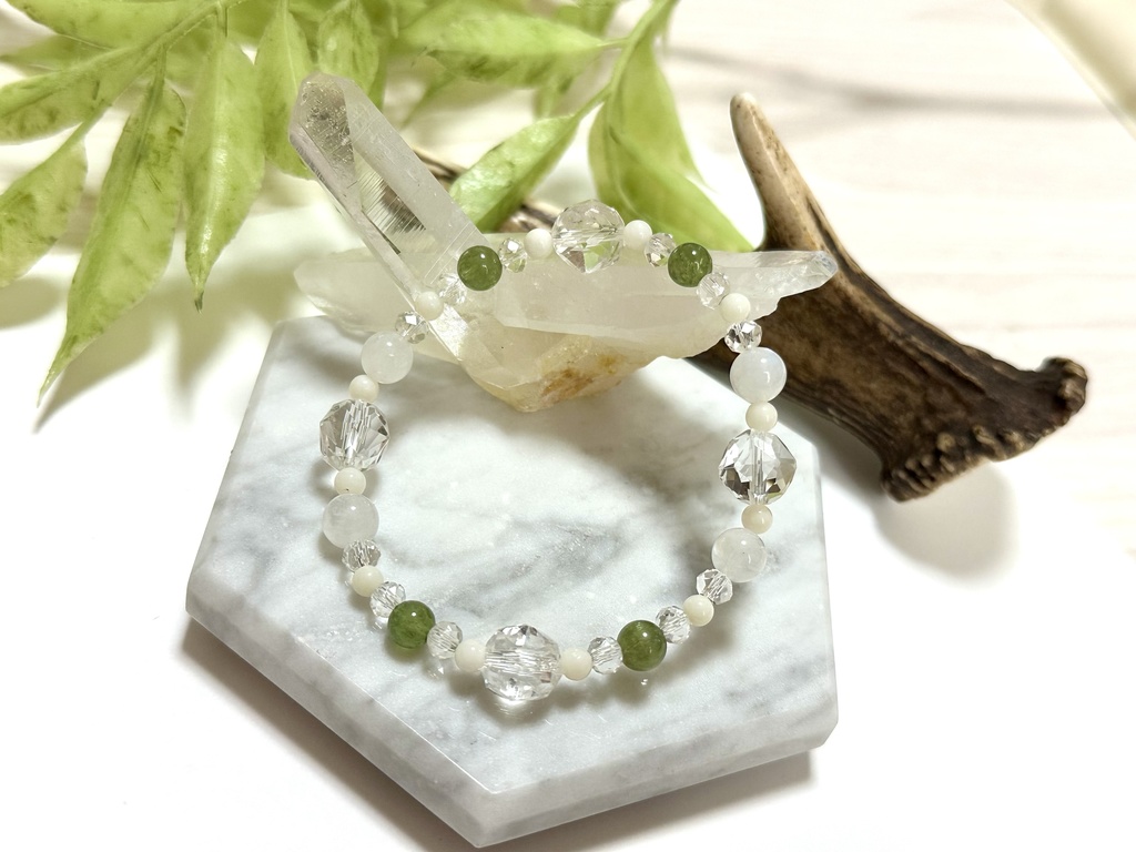 「 銀木犀 」 ✯ 水晶 ホワイトコーラル ムーンストーン グリーンアパタイト / 天然石ブレスレット パワーストーン 天然石アクセサリー