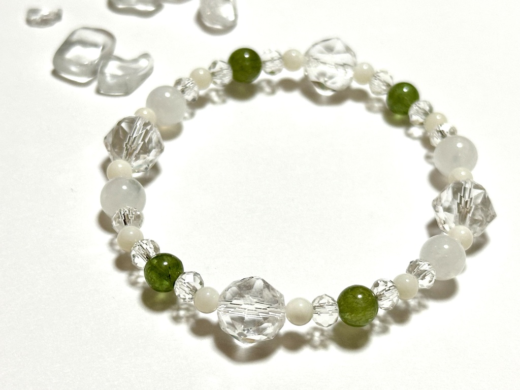 「 銀木犀 」 ✯ 水晶 ホワイトコーラル ムーンストーン グリーンアパタイト / 天然石ブレスレット パワーストーン 天然石アクセサリー