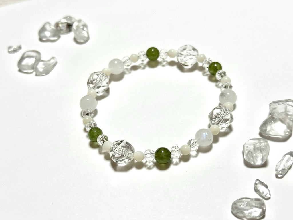 「 銀木犀 」 ✯ 水晶 ホワイトコーラル ムーンストーン グリーンアパタイト / 天然石ブレスレット パワーストーン 天然石アクセサリー