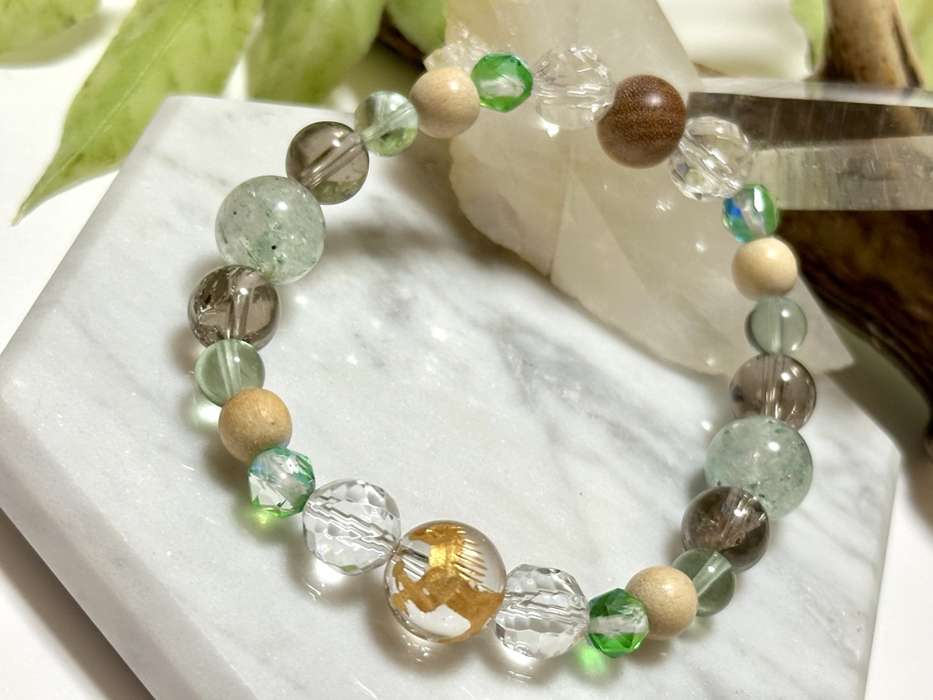 「 風渡る馬 」  ✯ 干支 午 金彫水晶 グリーンフローライト スモーキーアイリスクォーツ フックサイトインクォーツetc / 天然石ブレスレット パワーストーン 天然石アクセサリー
