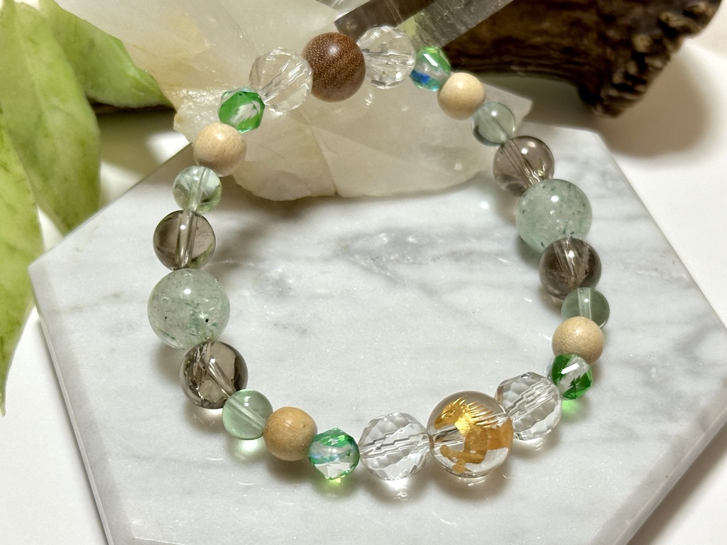 「 風渡る馬 」 ✯ 干支 午 金彫水晶 グリーンフローライト スモーキーアイリスクォーツ フックサイトインクォーツetc / 天然石ブレスレット パワーストーン 天然石アクセサリー