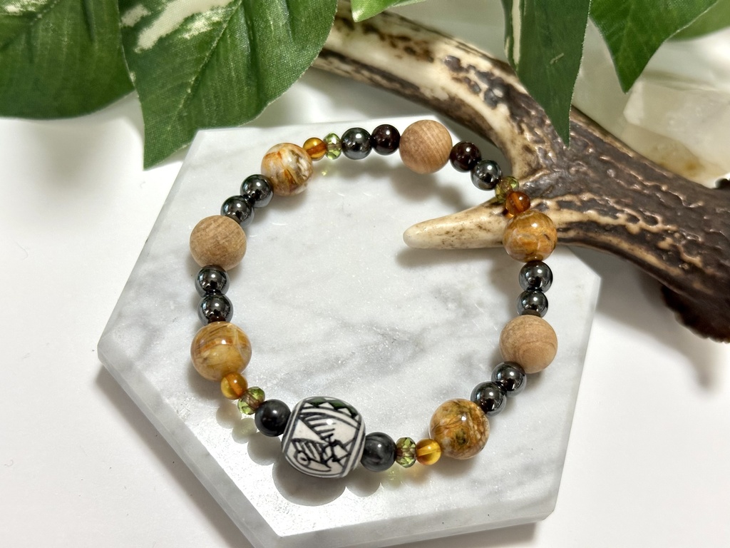 「 飛翔 」  ✯ コンドル アンデスビーズ イーグルアイ 琥珀　崖柏 ゴールデンオパール ヘマタイト ガーネット チェコビーズ / 天然石ブレスレット パワーストーン 天然石アクセサリー