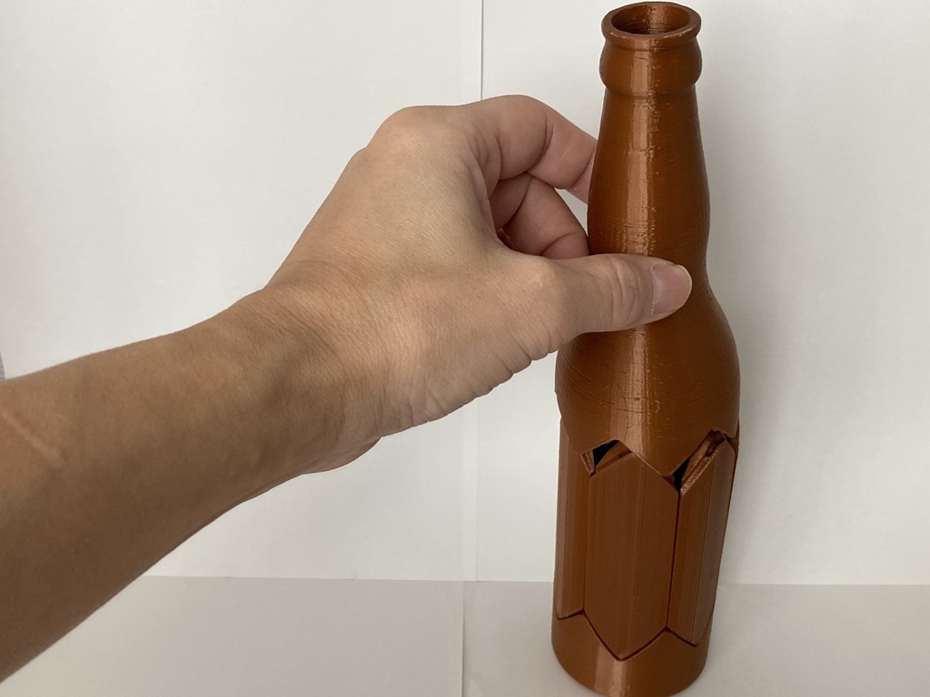 繰り返し使える! 割れるビンのオモチャ『ガチャビン』