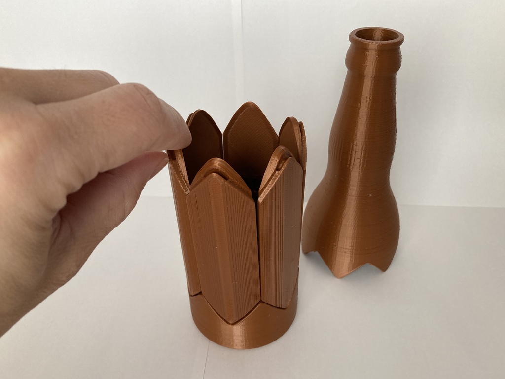 繰り返し使える! 割れるビンのオモチャ『ガチャビン』