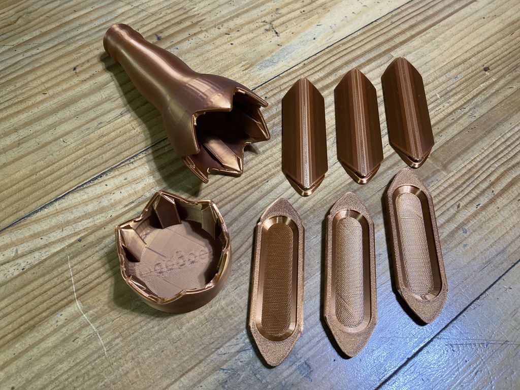 繰り返し使える! 割れるビンのオモチャ『ガチャビン』