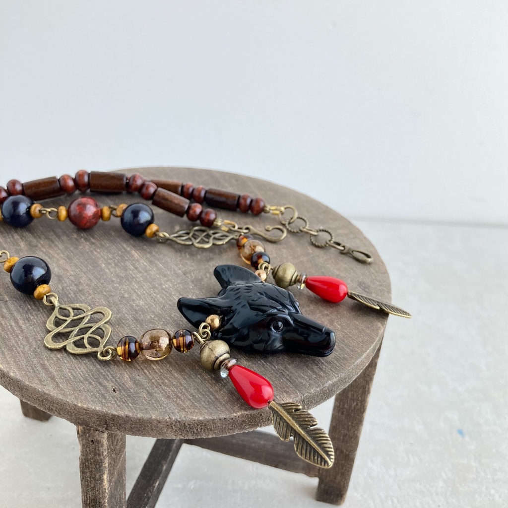 黒曜石の狼ネックレス