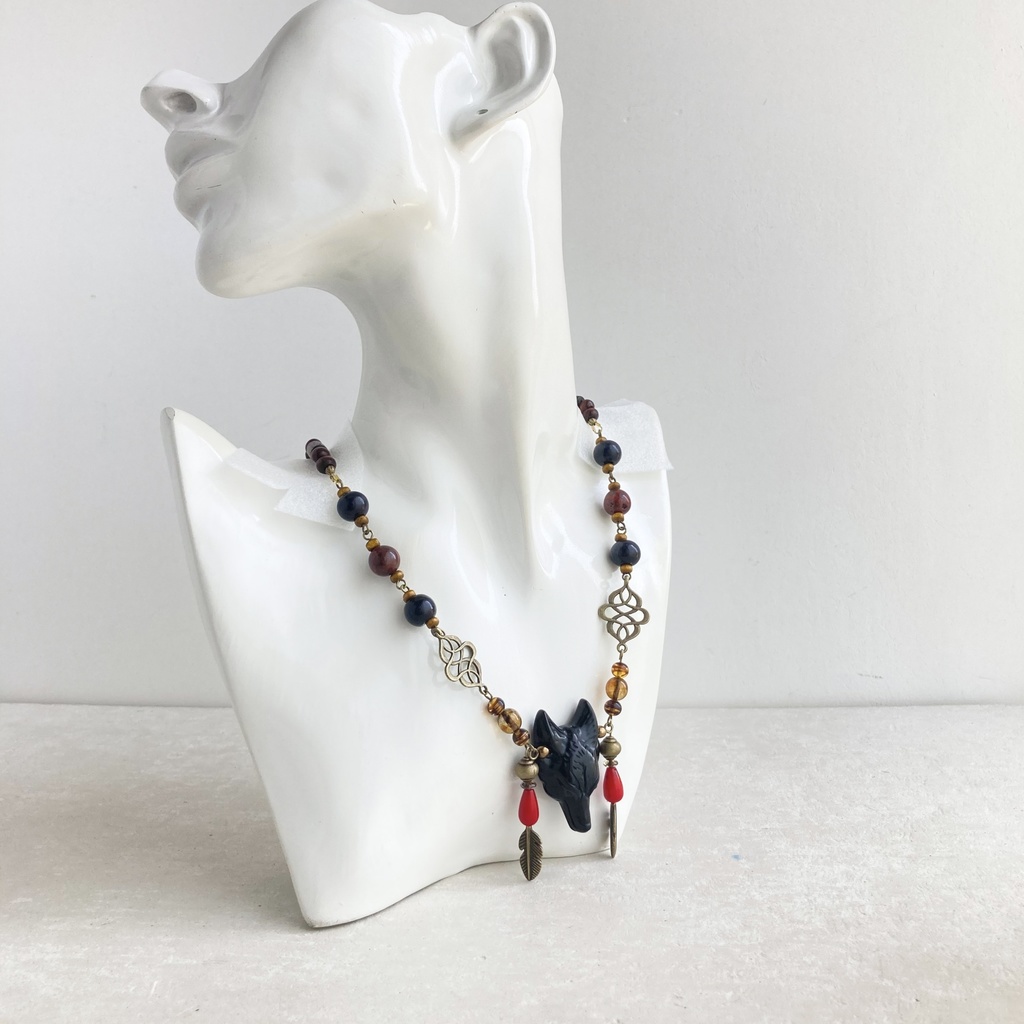 黒曜石の狼ネックレス