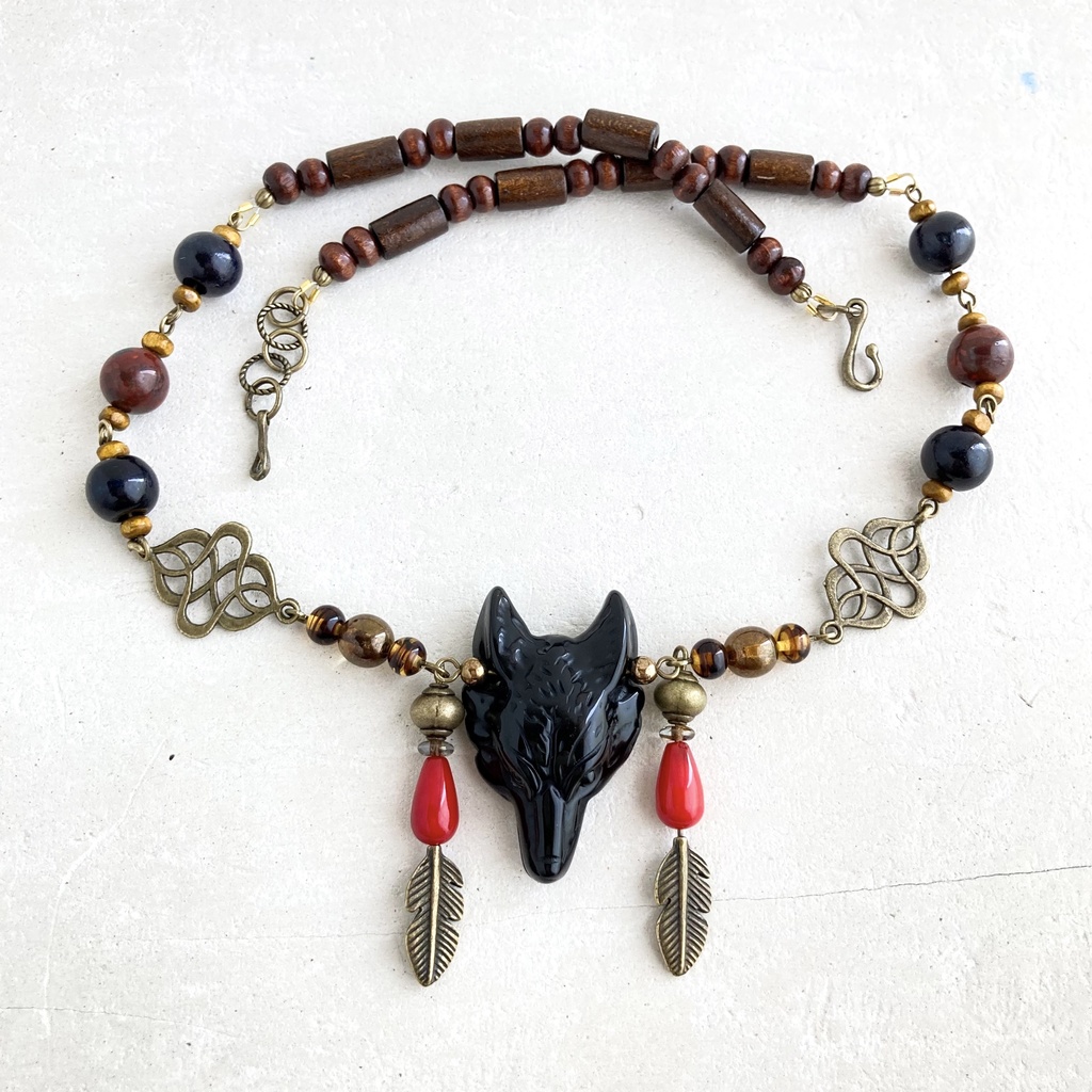 黒曜石の狼ネックレス