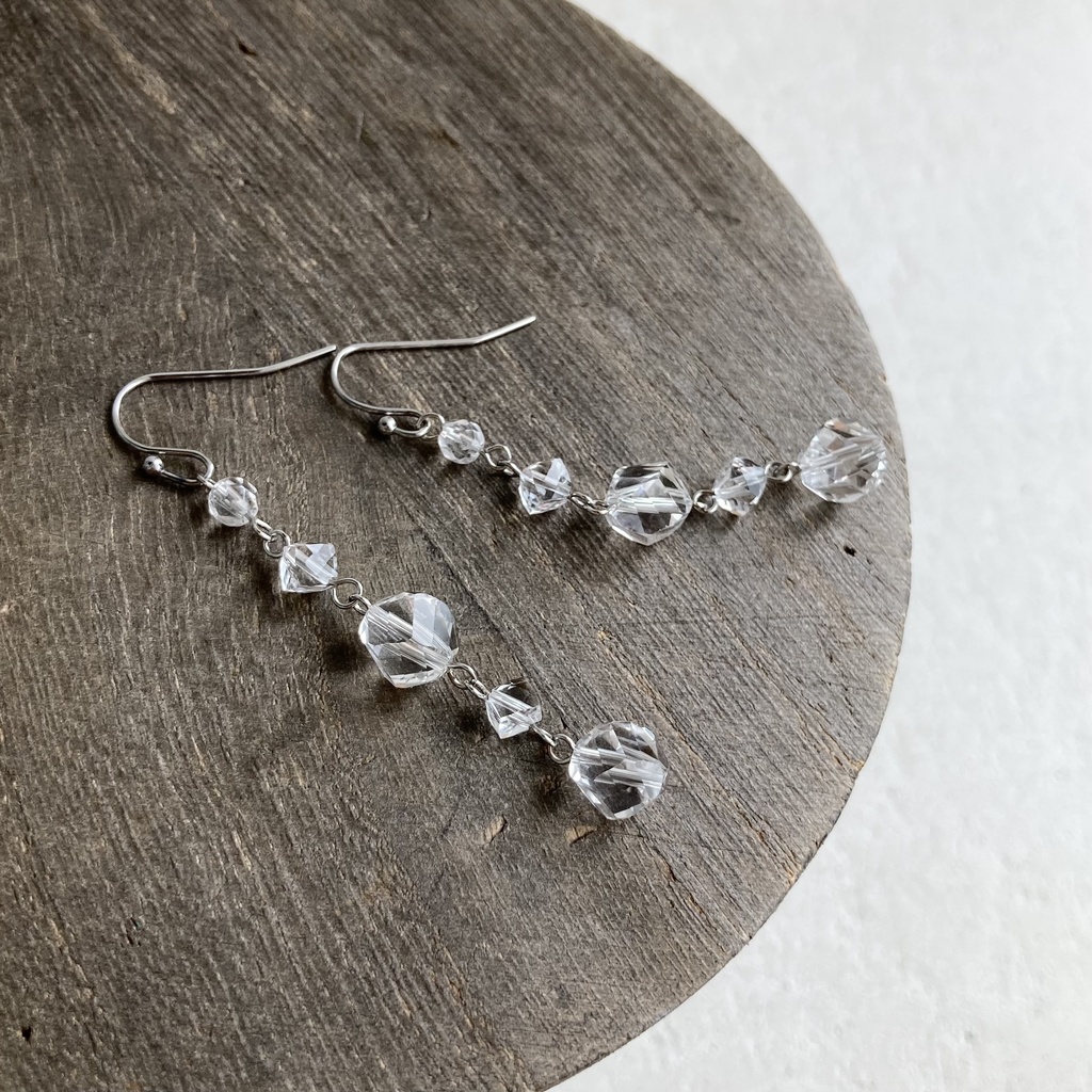 天然水晶5連ピアス