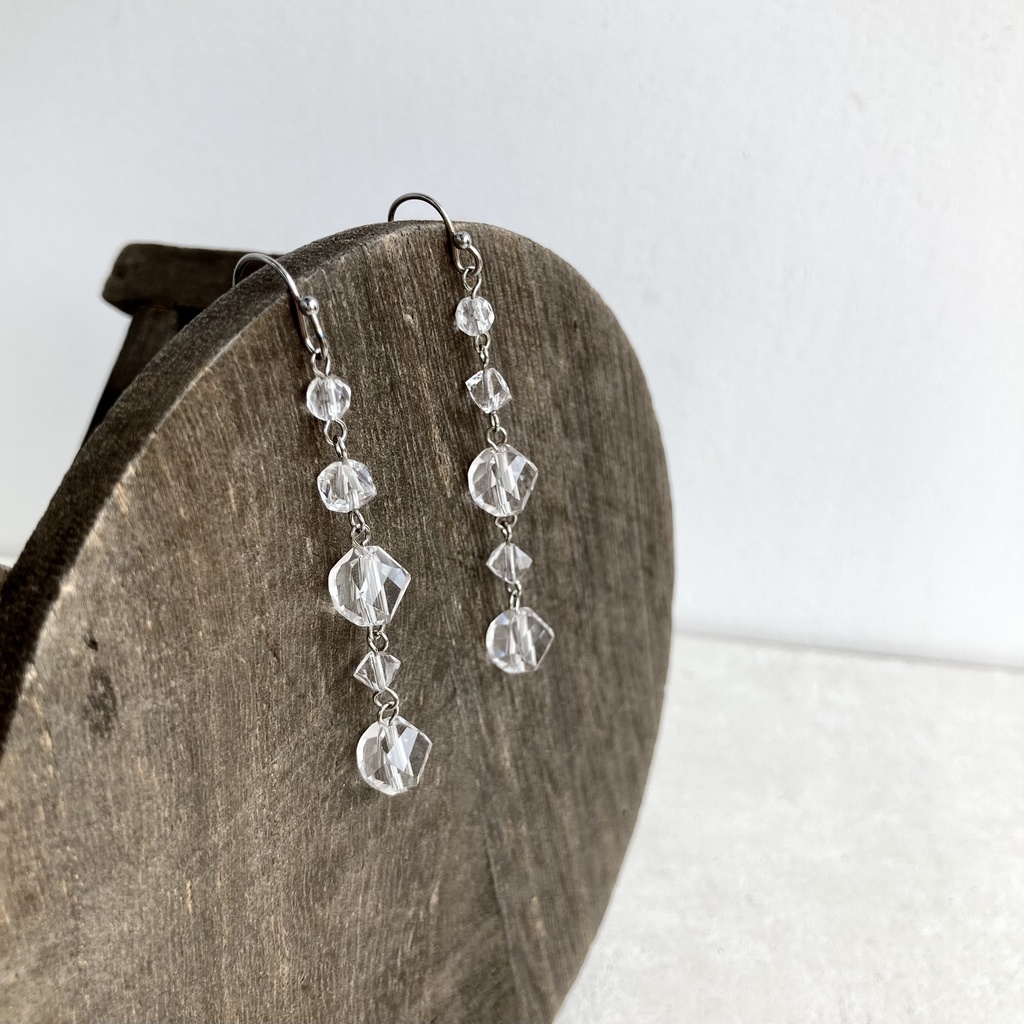 天然水晶5連ピアス