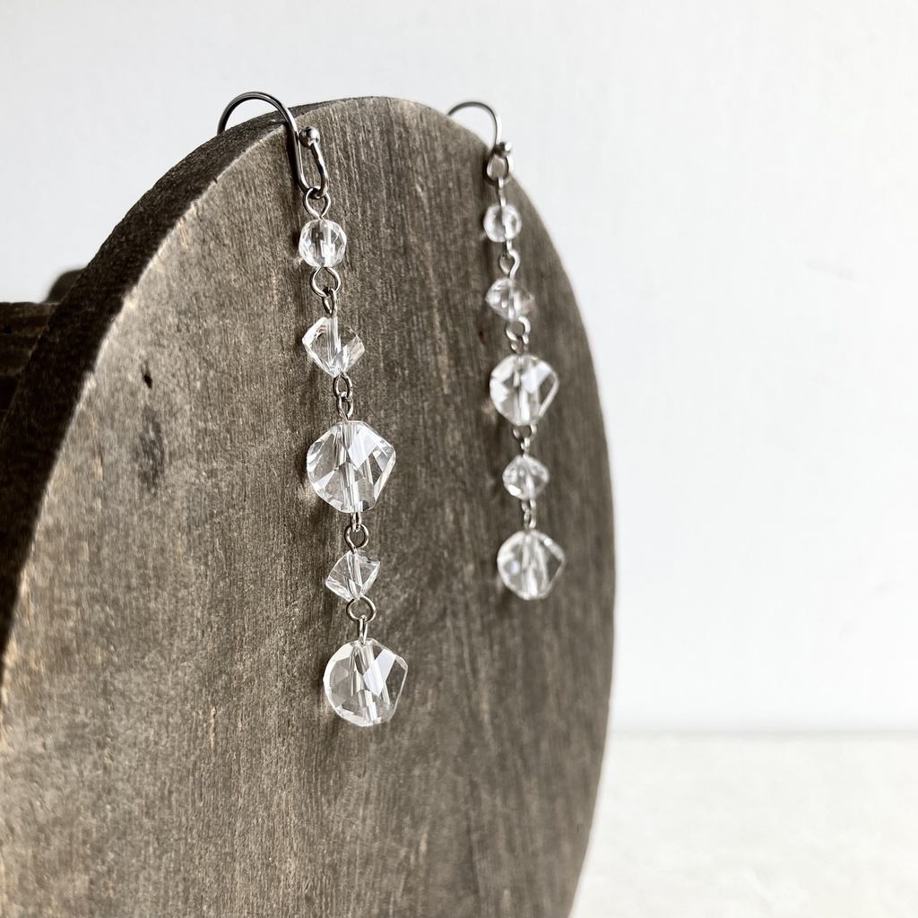 天然水晶5連ピアス