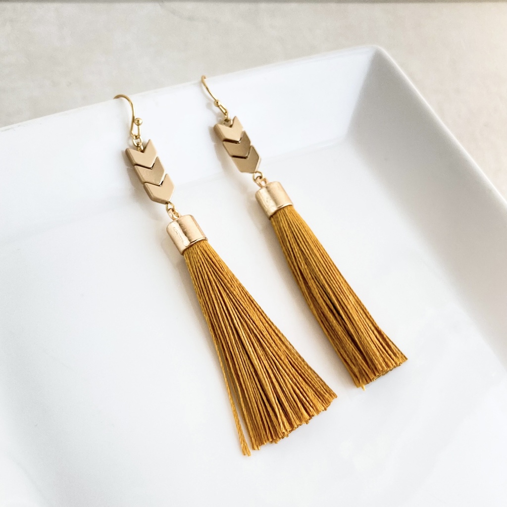 三日月宗近イメージ 矢羽根とタッセルピアス