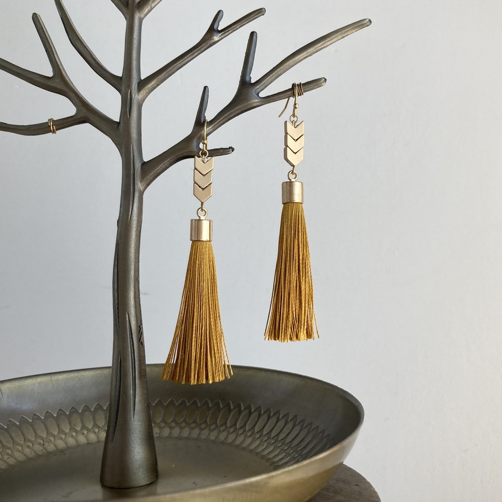 三日月宗近イメージ 矢羽根とタッセルピアス