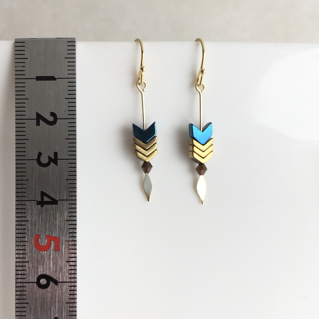 矢羽根ピアス 金