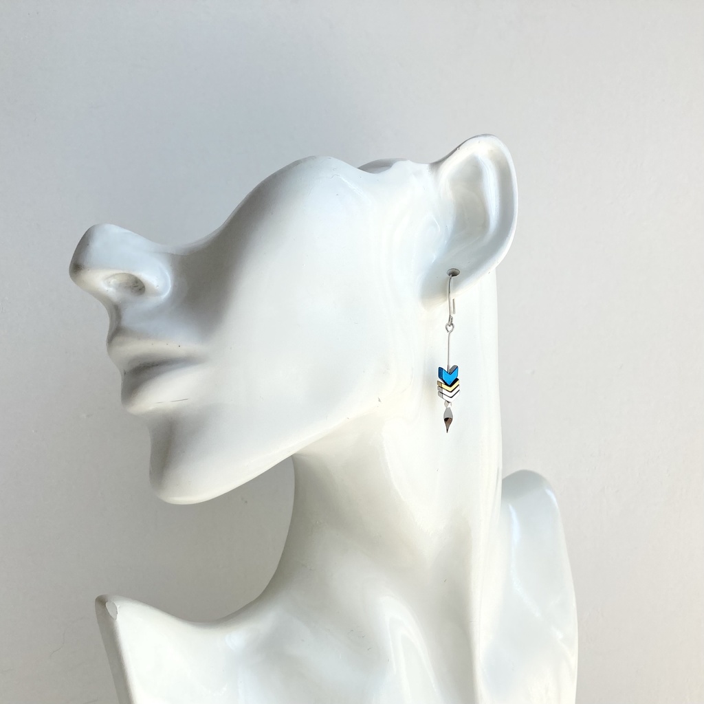 矢羽根ピアス 銀