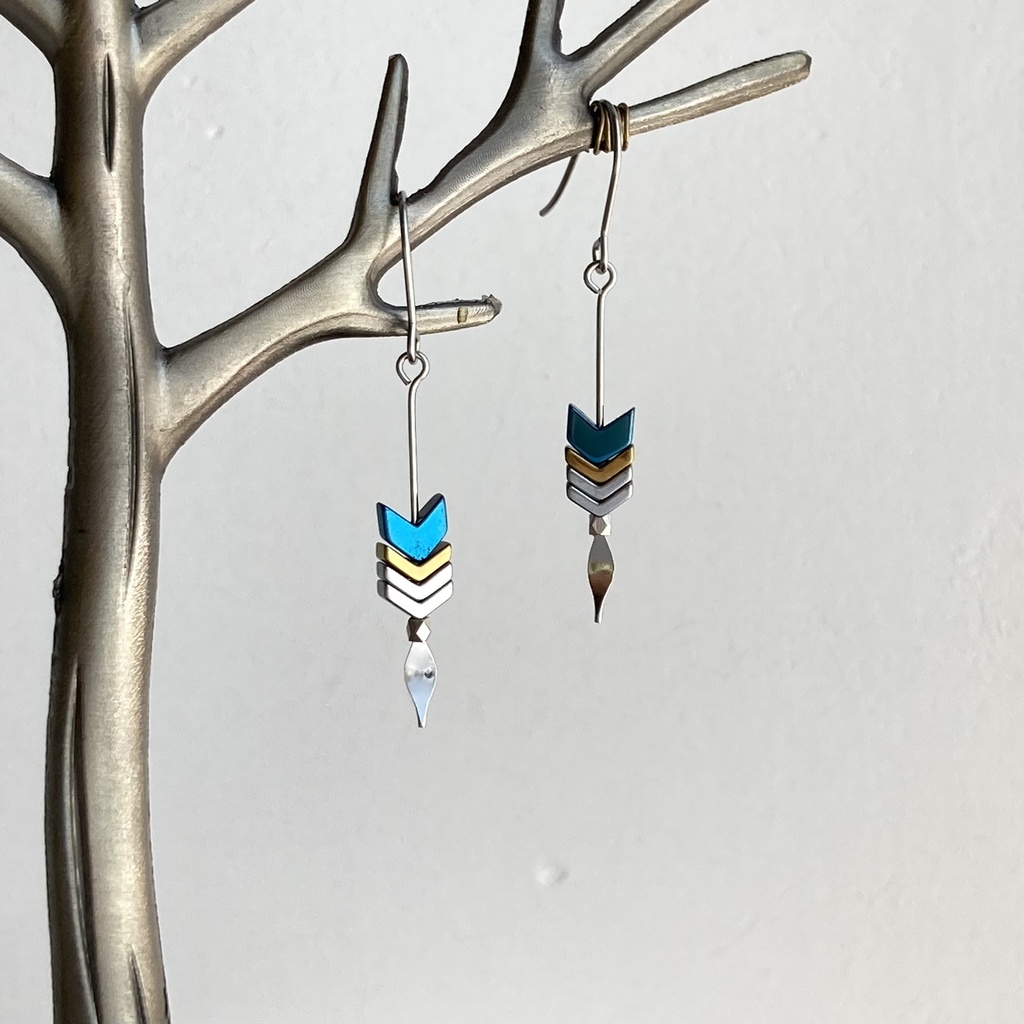 矢羽根ピアス 銀