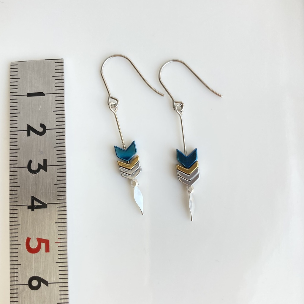 矢羽根ピアス 銀