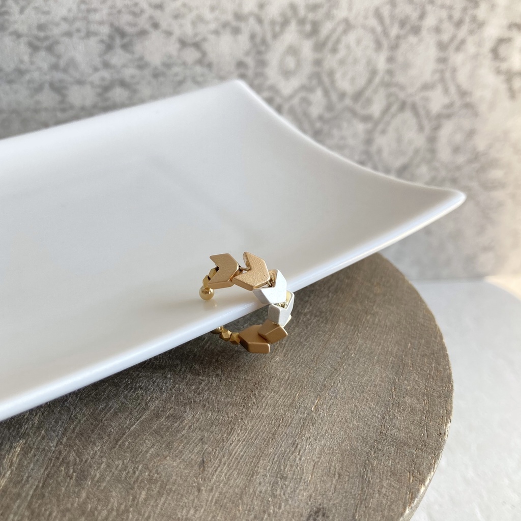 矢羽根イヤーカフ