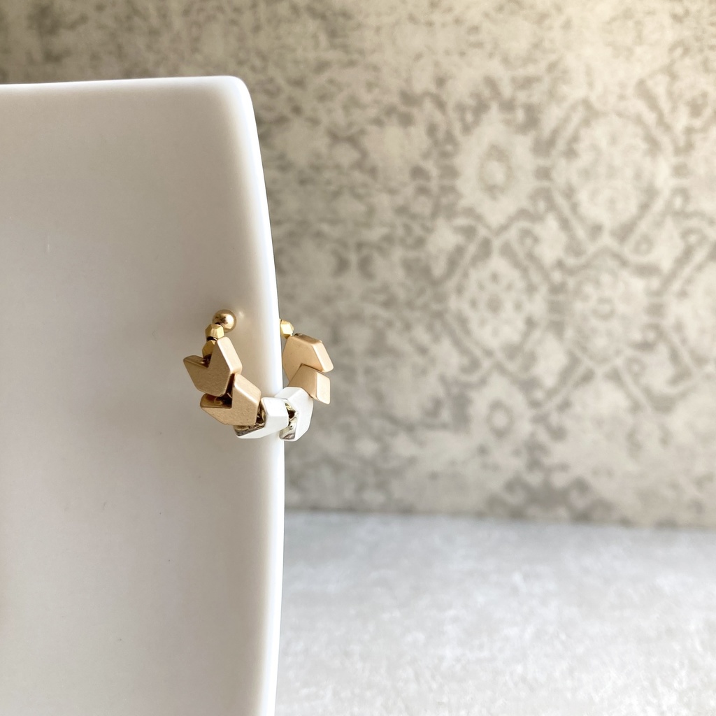 矢羽根イヤーカフ