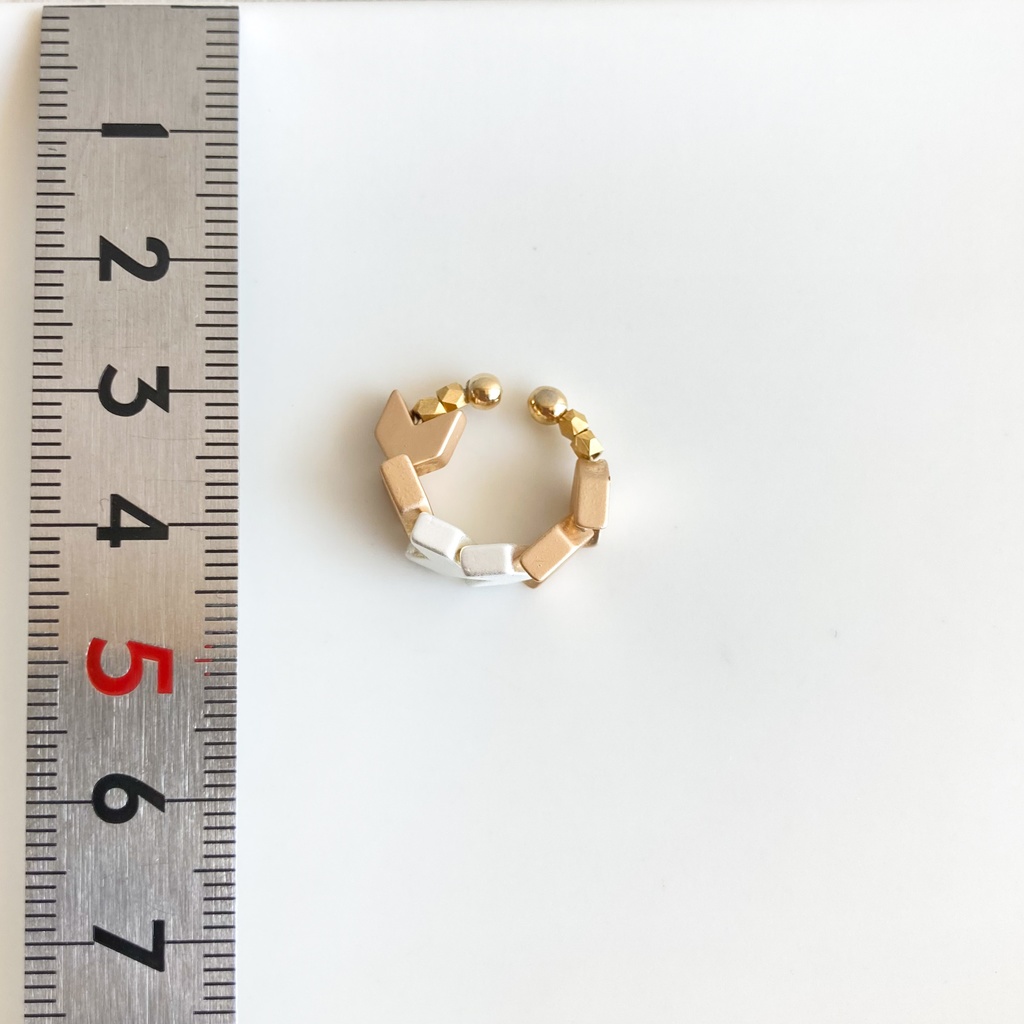 矢羽根イヤーカフ