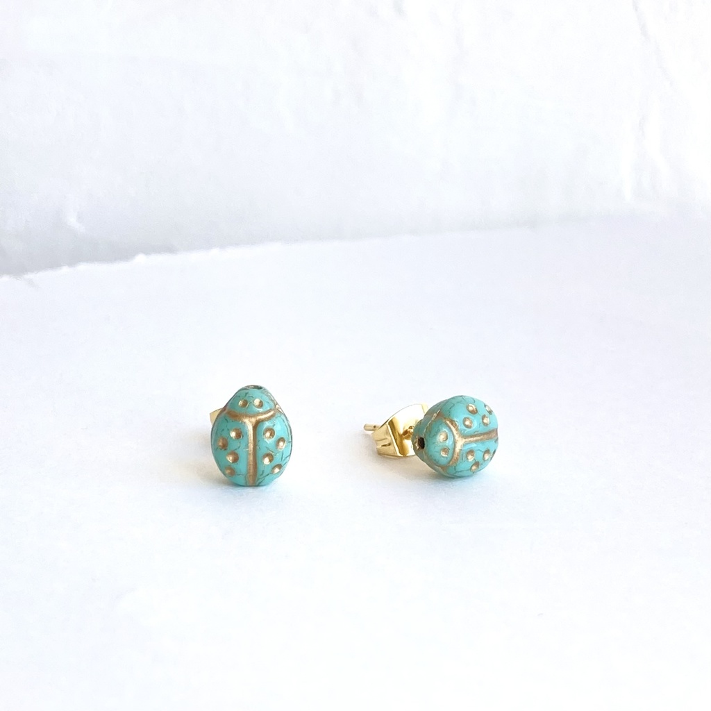 空色の天道虫ピアス