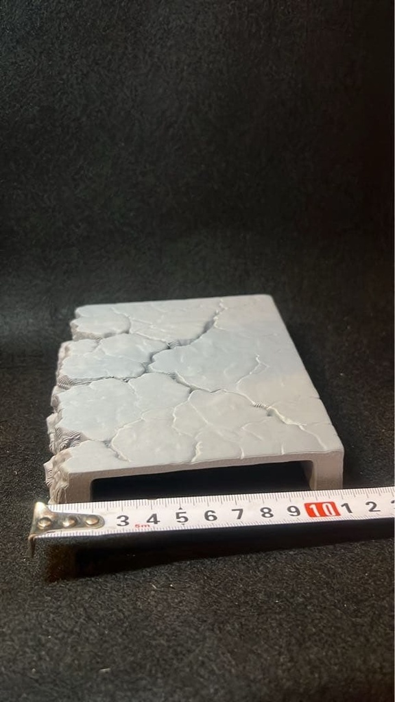 【岩場】ひび割れた地面 フィギュア台座 幅15cm|崩れた岩肌のジオラマベース 高さ約5cm バトル・決戦シーンに 岩場シリーズ