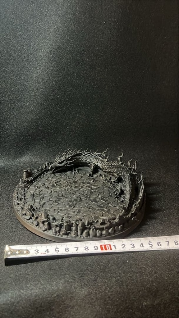 【龍脈】黒炎龍の秘境 フィギュア台座 幅15cm|龍が囲む石畳の円形ジオラマベース ブラック ドラゴン・召喚シーンに 龍脈シリーズ