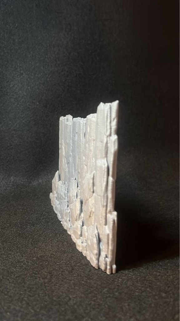 【岩場】岩壁 フィギュア背景パーツ 幅13cm|後ろに立てる岩肌ジオラマ 高さ約12cm バトル・決戦シーンに 岩場シリーズ