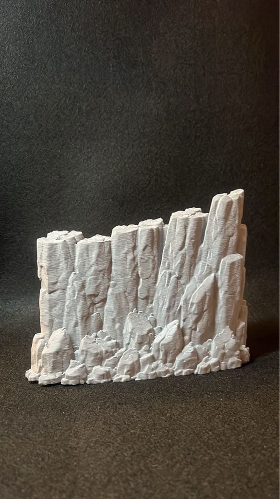 【岩場】岩壁 フィギュア背景パーツ 幅13cm|後ろに立てる岩肌ジオラマ 高さ約12cm バトル・決戦シーンに 岩場シリーズ