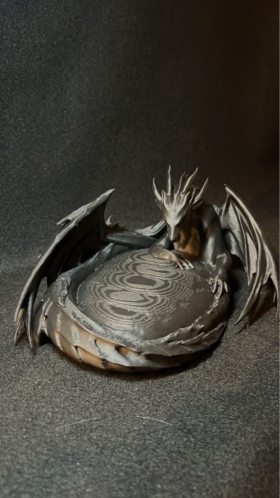 【龍脈】眠り黒龍の懐 フィギュア台座 幅15cm|龍の腹に飾るドラゴンジオラマベース ブラック ドラゴン・召喚シーンに 龍脈シリーズ