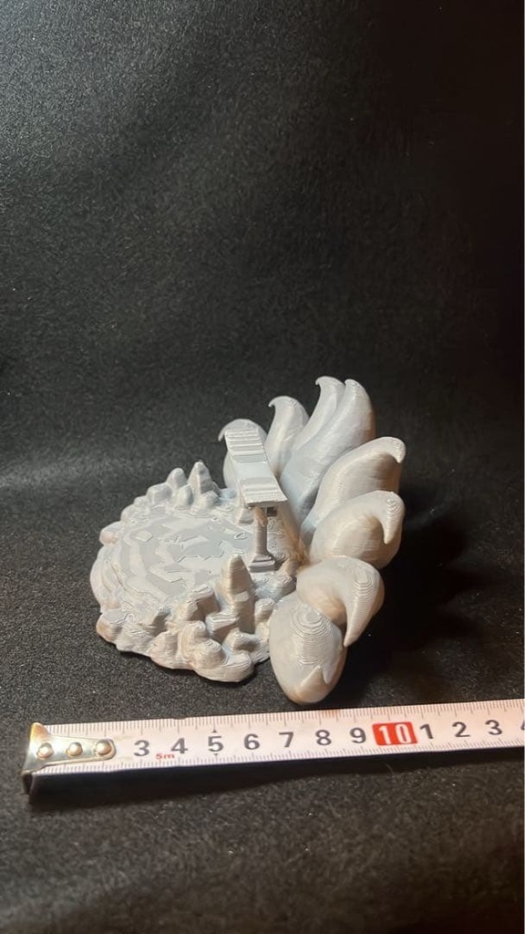 【忍者】九尾の狐と鳥居 フィギュア台座 幅16cm|和風ファンタジーのジオラマベース 高さ約7cm 神社・妖の情景に