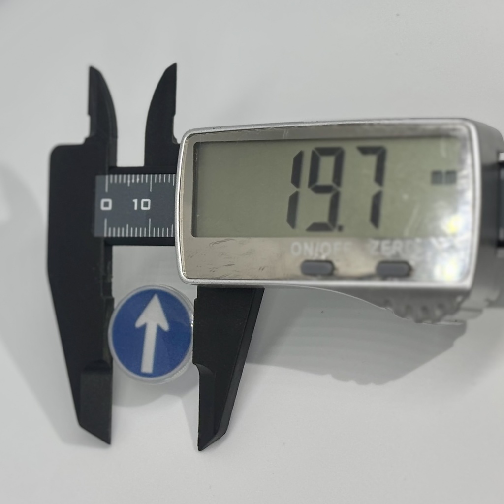 道路標識イヤリング・ピアス(大きめ・約20mm) ※下記注意事項をお読みください