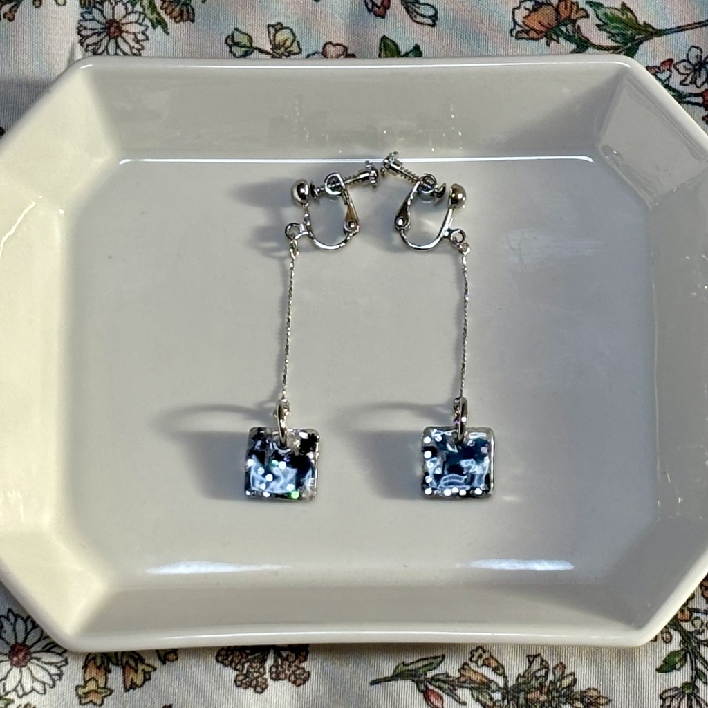 藍染生地切れ端入りイヤリング・ピアス(タイプA)