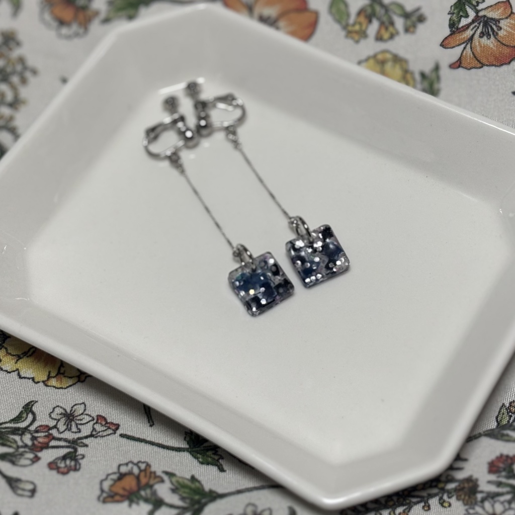 藍染生地切れ端入りイヤリング・ピアス(タイプA)