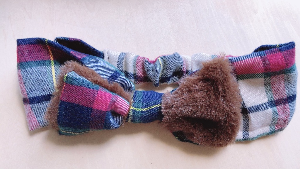 ヘアバンド 白チェック モコモコ 気まぐれタナカ商店 Booth