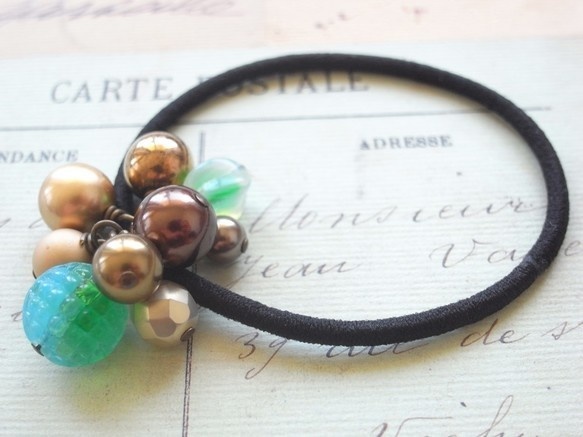 メロンパンのようなエメラルドグリーンビーズのヘアゴム